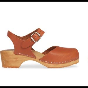 Mia Clogs - Size 39 (US 8.5)